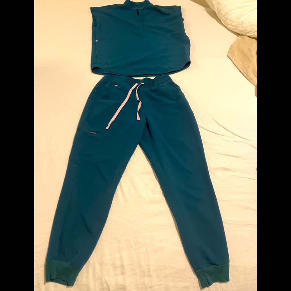 Figs Caribbean Blue Scrub Set